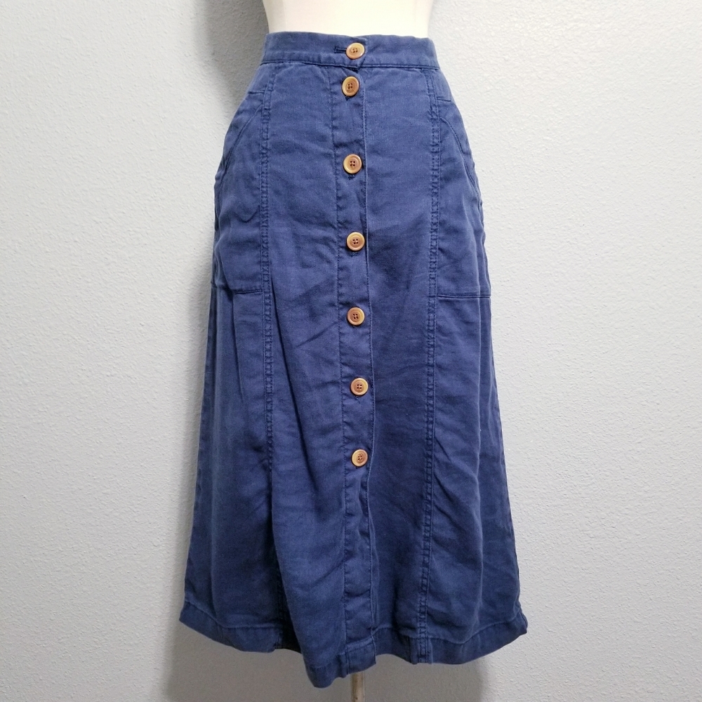 Akemi + Kin Button-Front Midi Skirt in Navy Blue